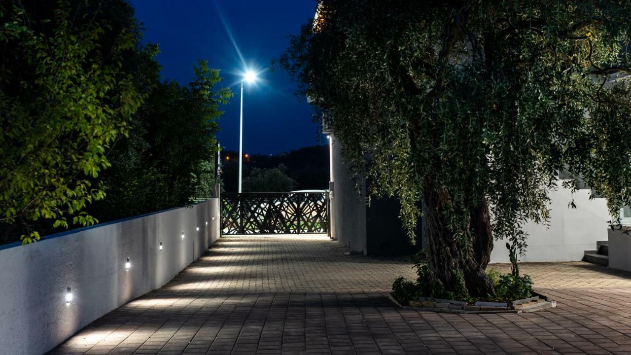 Oinoelia Luxury Suites & Residence Potos Exterior photo